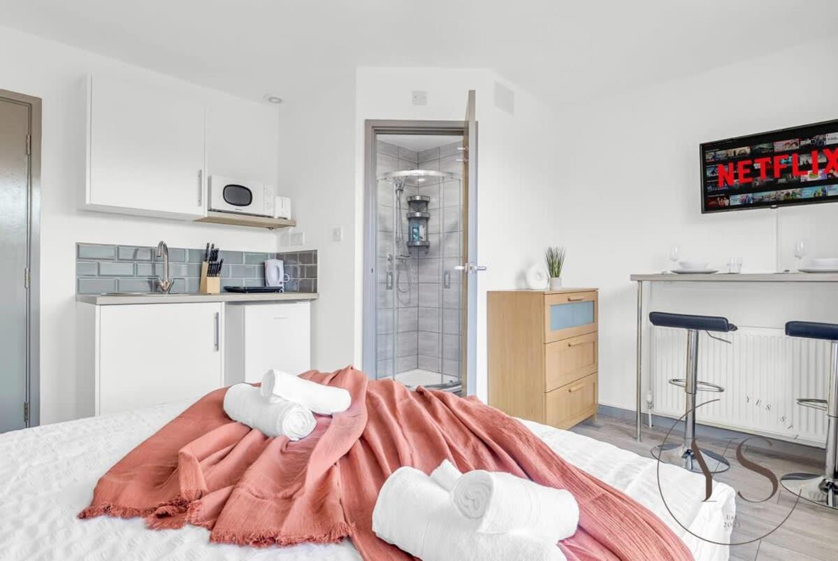 Sienna Longton Studio 2C - Wi-Fi, Alton Towers, Netflix Stoke-on-Trent Ngoại thất bức ảnh