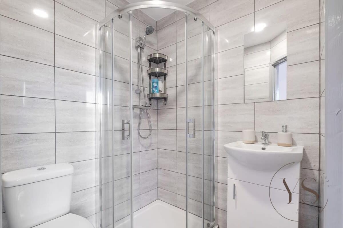 Sienna Longton Studio 2C - Wi-Fi, Alton Towers, Netflix Stoke-on-Trent Ngoại thất bức ảnh